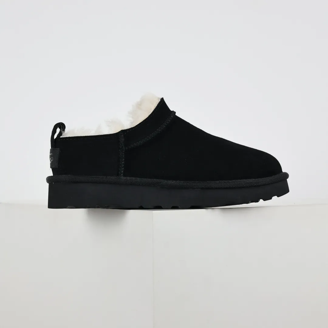 Pick up locally 💰520 Core recommendation Good price Independently developed original outsole, cashmere insole, keeping warm in winter, suitable for home use. In recent years, uug has launched a style series, which is partially skewed towards the preferences of young consumers, and has also been at the forefront of fashion trends. Shoe body material, water-repellent coated suede upper, 17mm UGGPURE™ implanted wool insole, lightweight non-slip and comfortable rubber outsole, with brand LOGO, complete packaging, size: 35 36 37 38 39 40